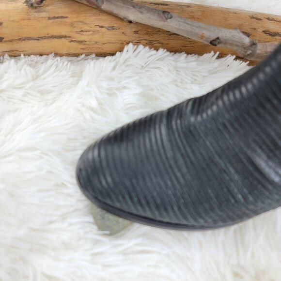 Ateliers textured black leather d'orsay booties - Picture 2 of 11